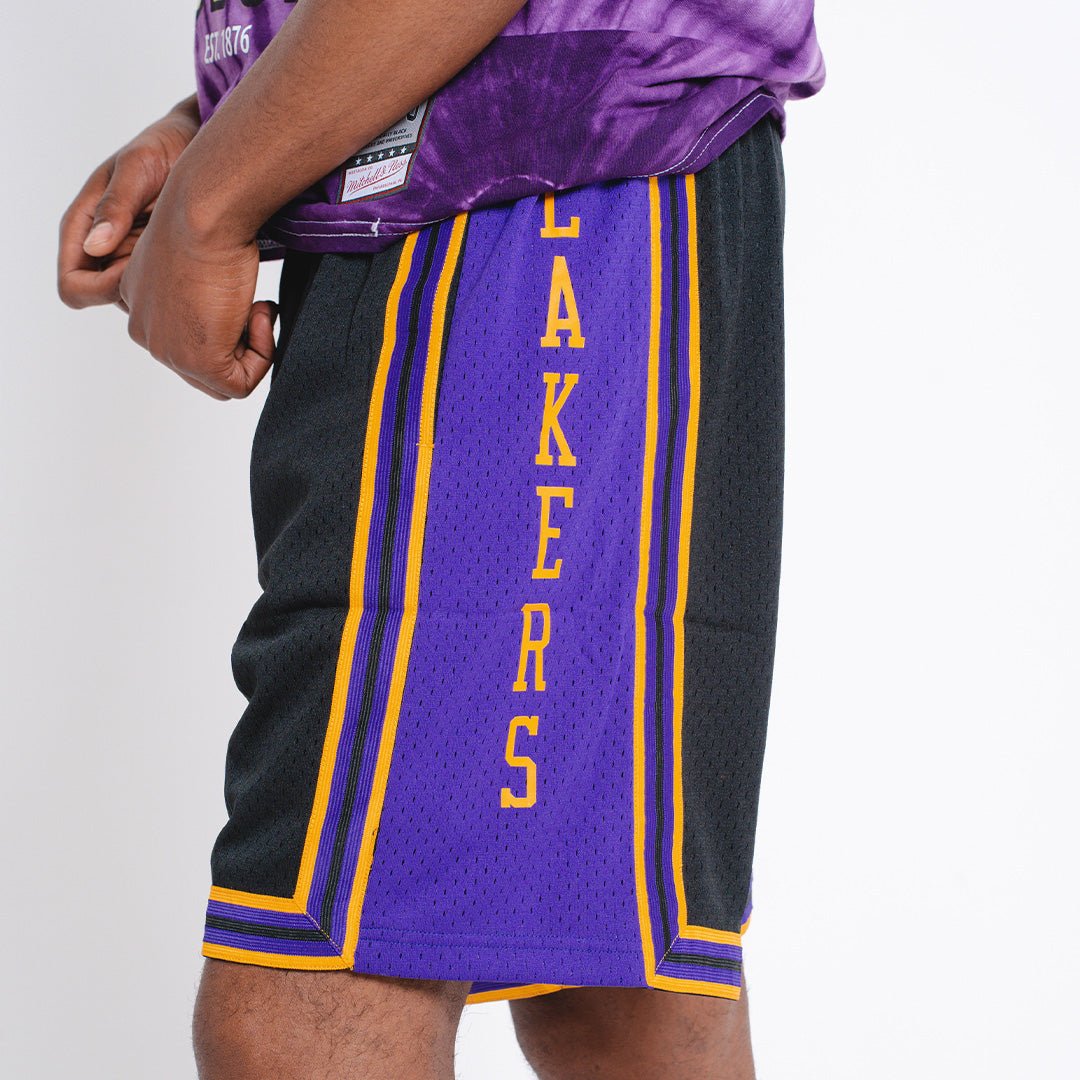 MITCHELL AND NESS Reload Swingman Los Angeles Lakers 1996-97 Shorts  SMSHCP19274-LALBLCK96 - Shiekh